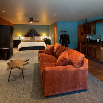 MLL_Photography_Ponderosa_Full Room_Spatial View_01